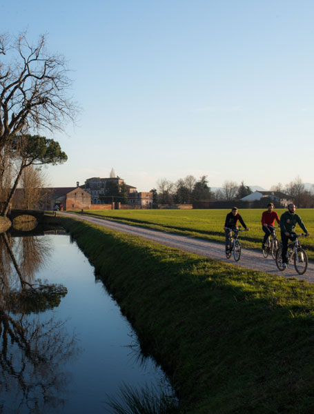 Pedalando nella ‘piccola Olanda’: un itinerario slow tra natura, cultura, relax e gusto.