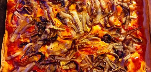 Pizza con scamorza affumicata e radicchio rosso trevigiano