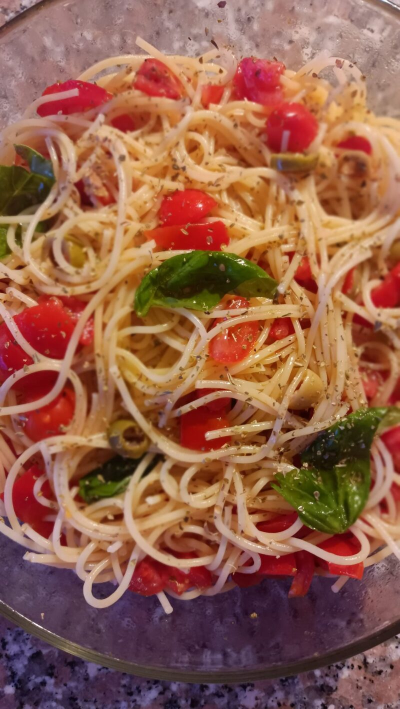 Spaghetti Freddi con Pomodorini e Olive