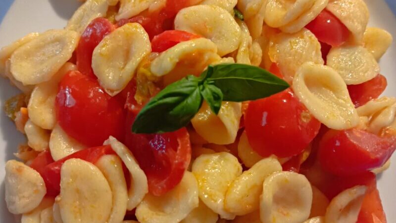 Orecchiette con Sugo di Fiori di Zucca e Pomodorini